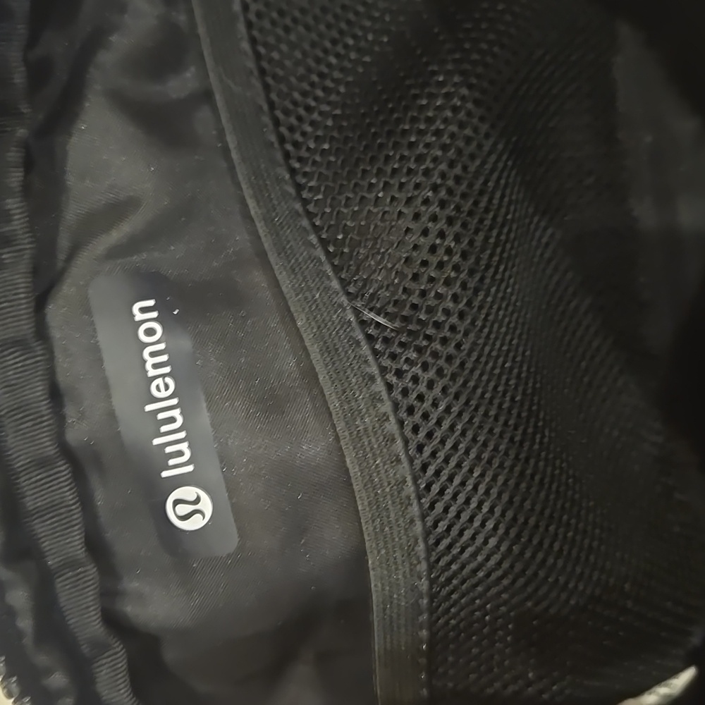 Lululemon Black Everywhere Belt Bag - Picture 5 of 11